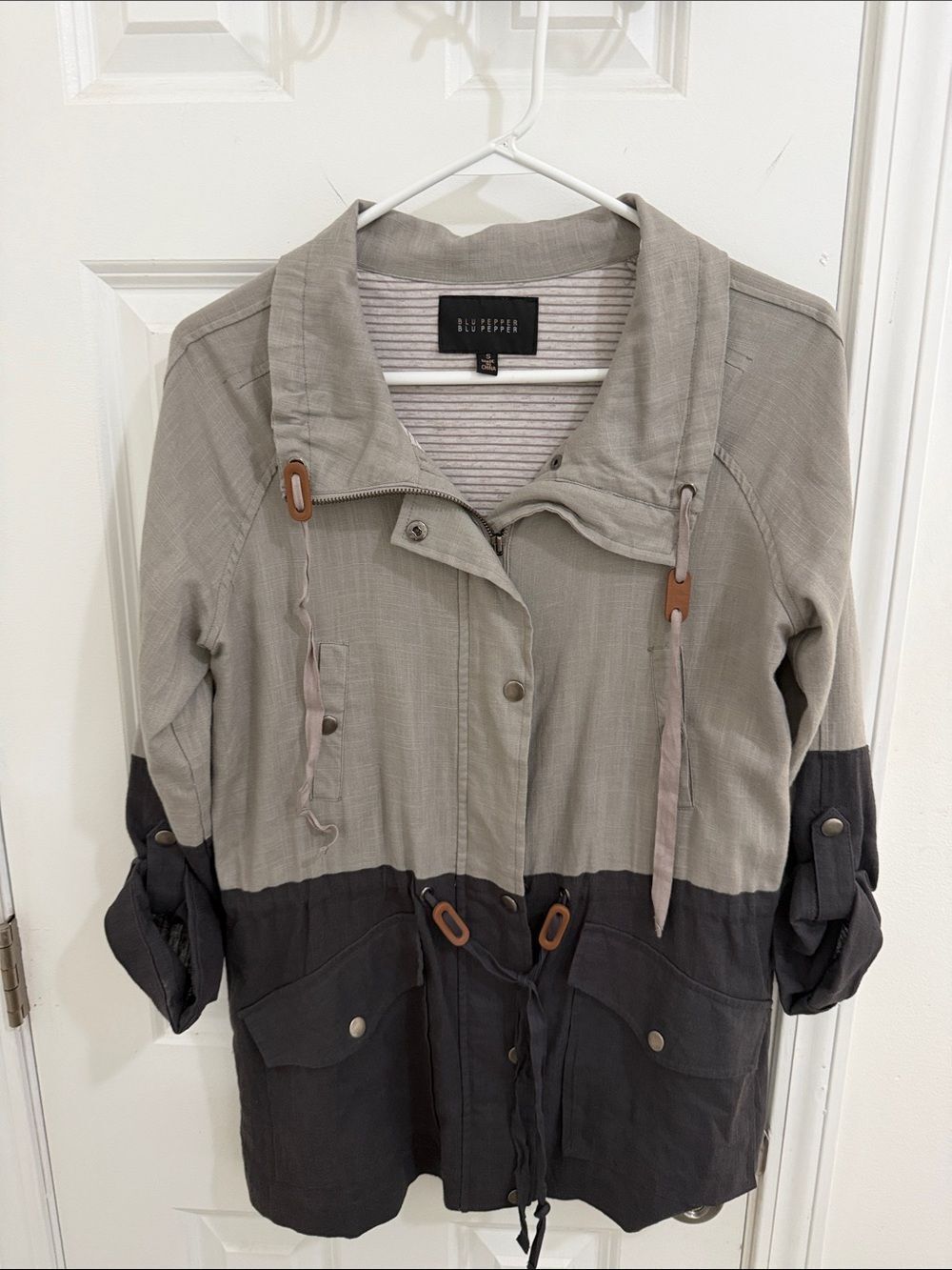 Blu Pepper LinenTwo-Tone Utility Jacket in Light Gray & Dark Charcoal Size Small